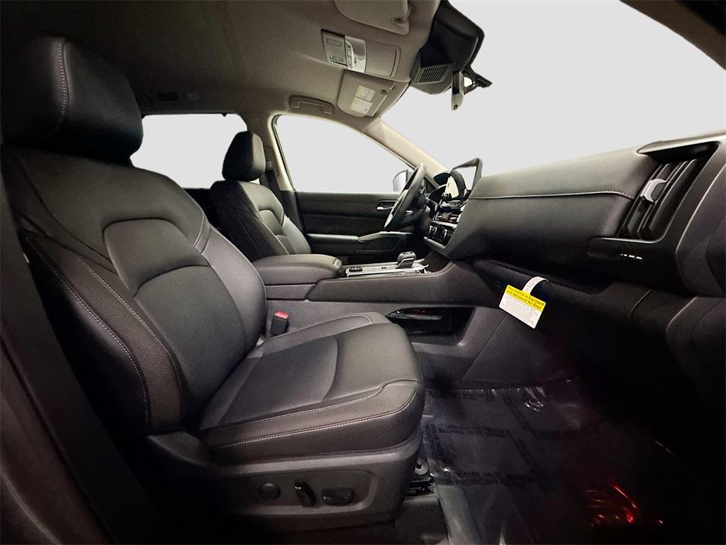 new 2025 Nissan Pathfinder car, priced at $39,424