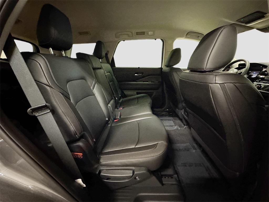 new 2025 Nissan Pathfinder car, priced at $39,424