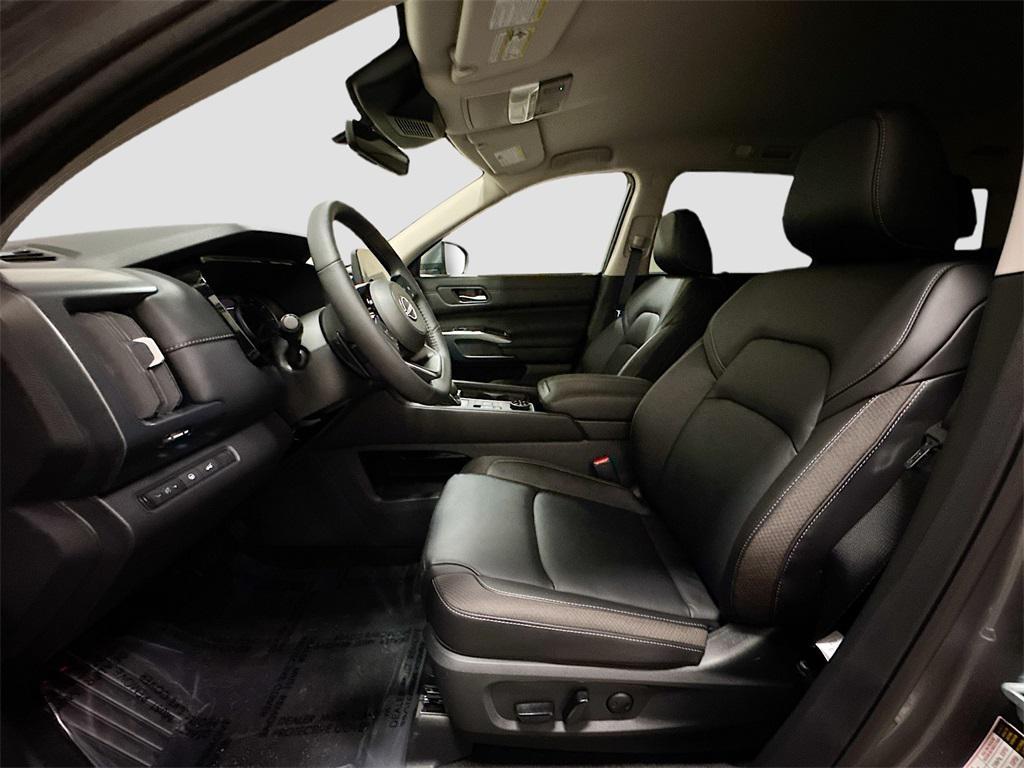 new 2025 Nissan Pathfinder car, priced at $39,424