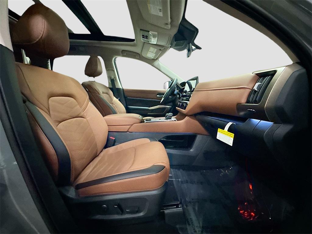 new 2025 Nissan Pathfinder car, priced at $46,762