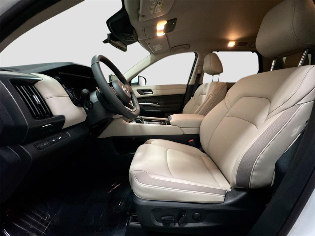 new 2025 Nissan Pathfinder car, priced at $39,971