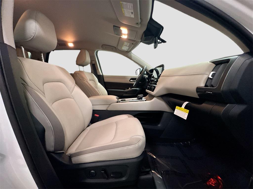 new 2025 Nissan Pathfinder car, priced at $39,971