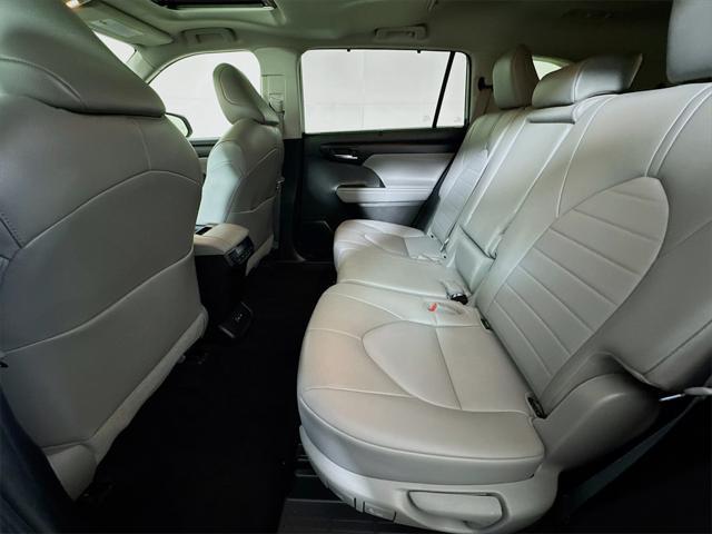 used 2022 Toyota Highlander car, priced at $38,422