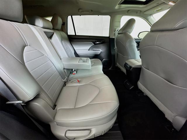 used 2022 Toyota Highlander car, priced at $38,422