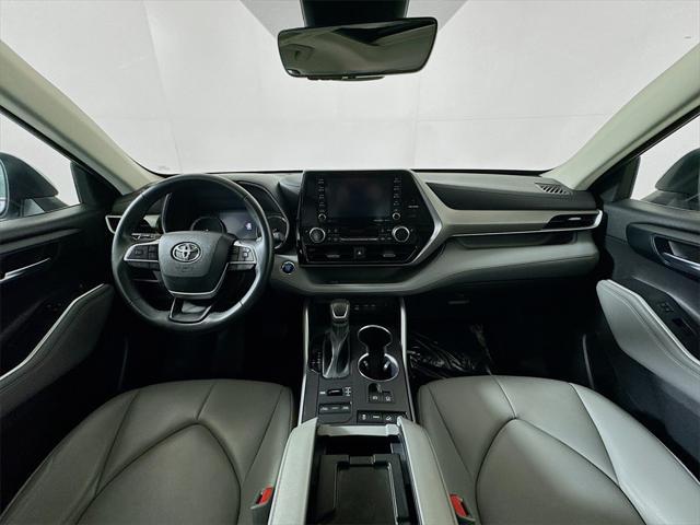 used 2022 Toyota Highlander car, priced at $38,422