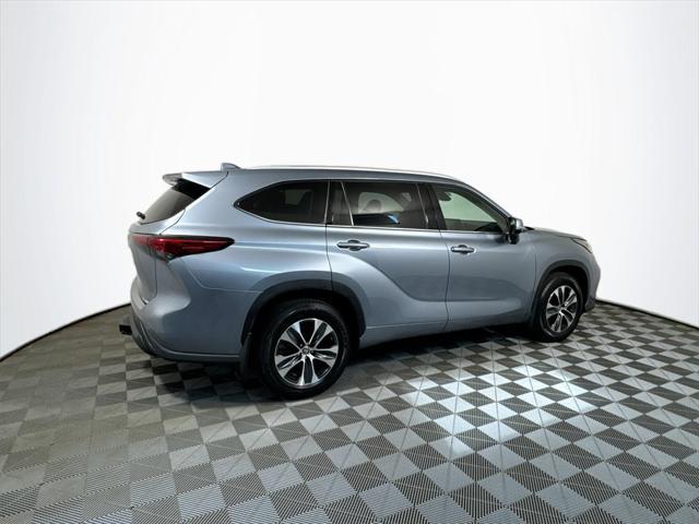 used 2022 Toyota Highlander car, priced at $38,422