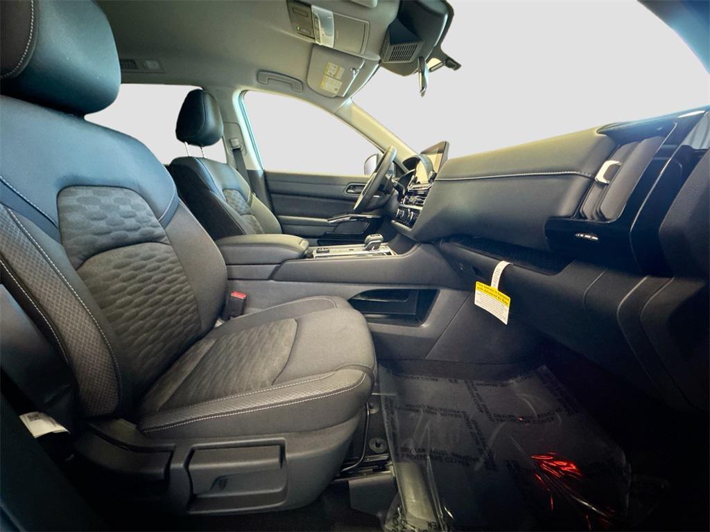 new 2025 Nissan Pathfinder car, priced at $35,174