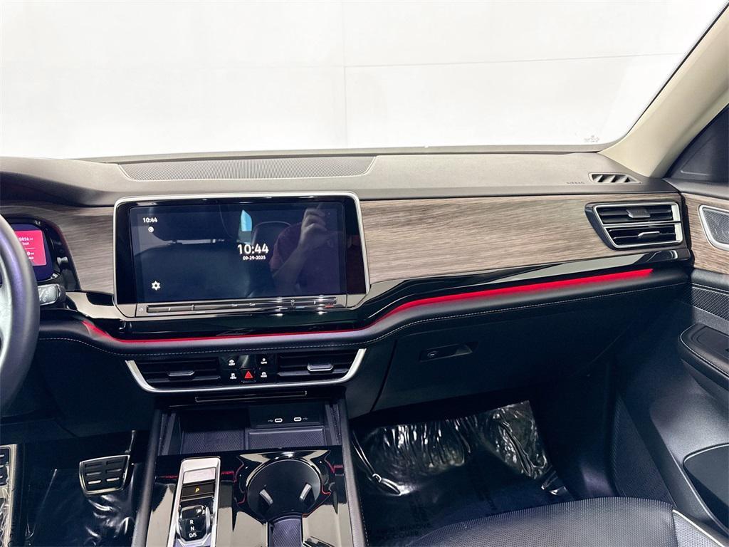 used 2024 Volkswagen Atlas car, priced at $33,422