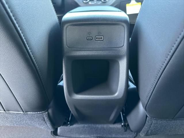 new 2025 Buick Envista car, priced at $26,559