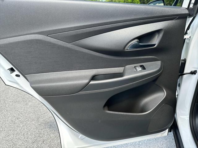 new 2025 Buick Envista car, priced at $26,559