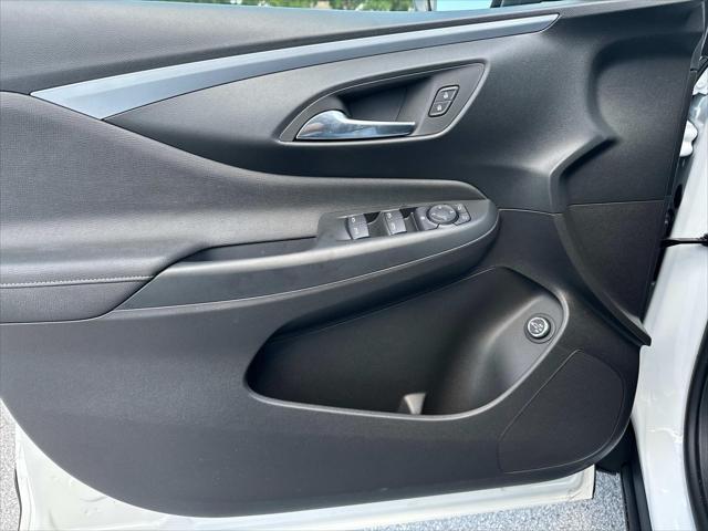 new 2025 Buick Envista car, priced at $26,559