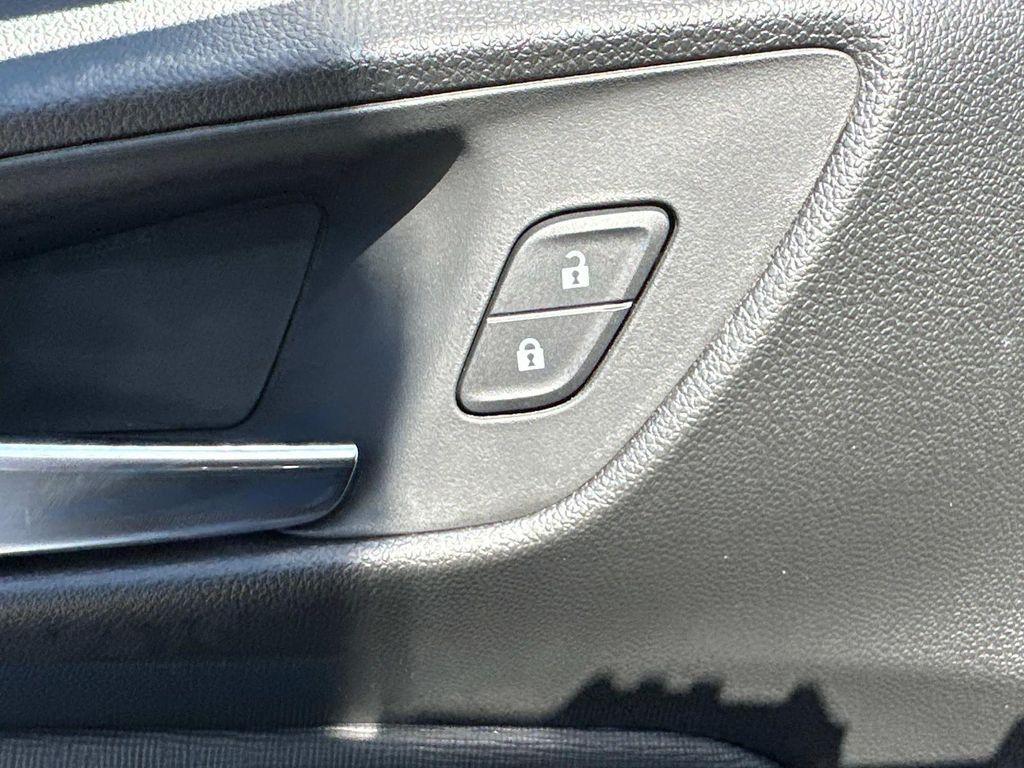 new 2025 Buick Envista car, priced at $29,911