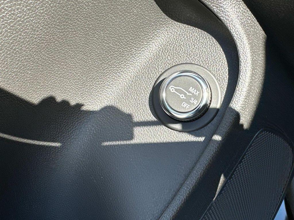 new 2025 Buick Envista car, priced at $29,911