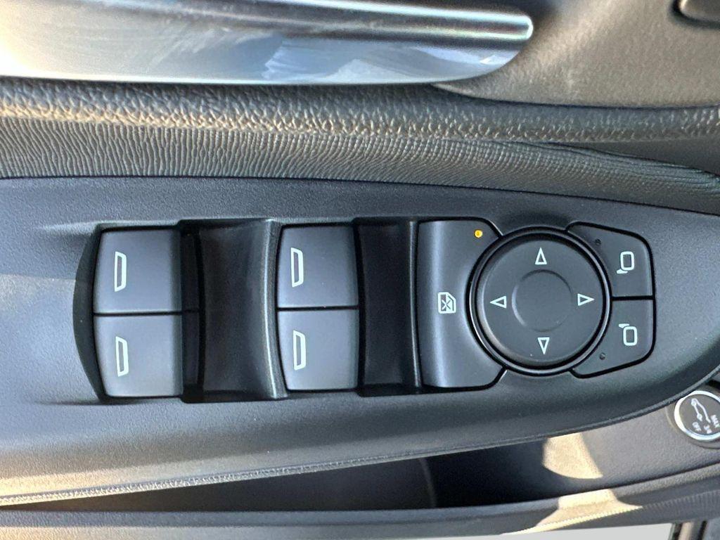 new 2025 Buick Envista car, priced at $29,911