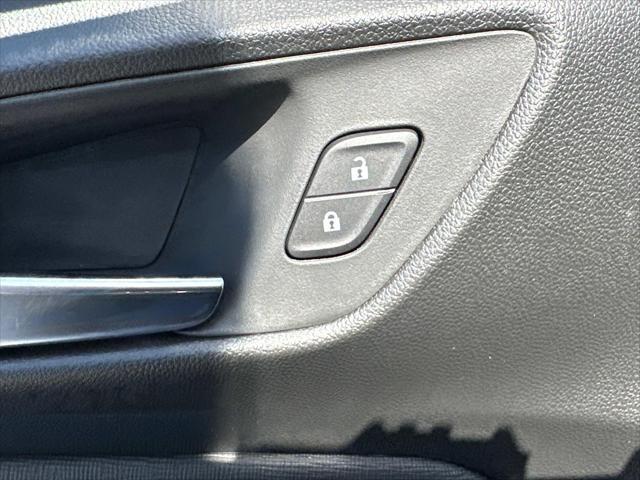 new 2025 Buick Envista car, priced at $30,855