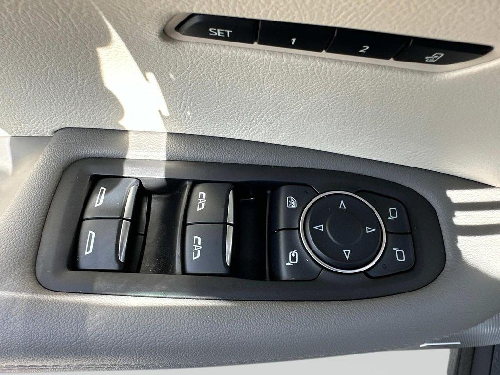 used 2023 Cadillac XT6 car, priced at $34,845