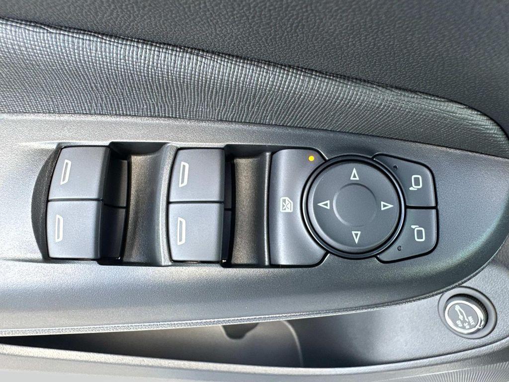 new 2025 Buick Envista car, priced at $30,576