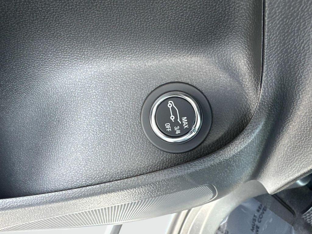 new 2025 Buick Envista car, priced at $30,576