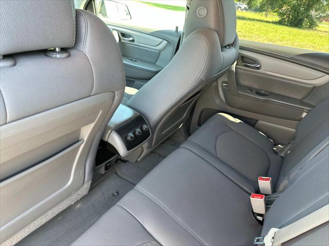 used 2015 Chevrolet Traverse car, priced at $9,728