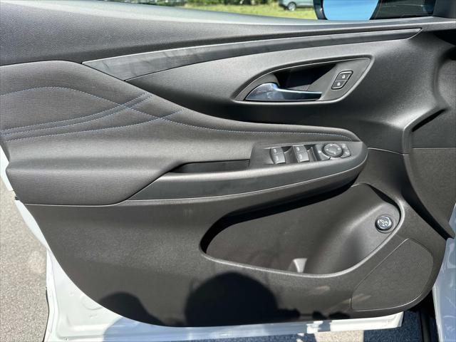 new 2025 Buick Envista car, priced at $29,371