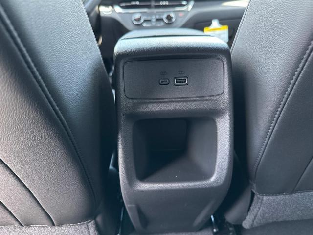new 2025 Buick Envista car, priced at $27,039