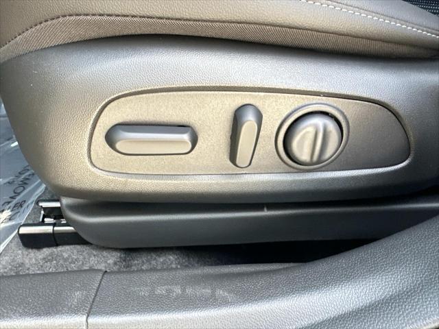 new 2025 Buick Envista car, priced at $27,039