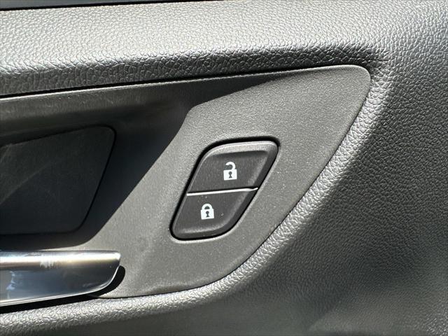 new 2025 Buick Envista car, priced at $27,039