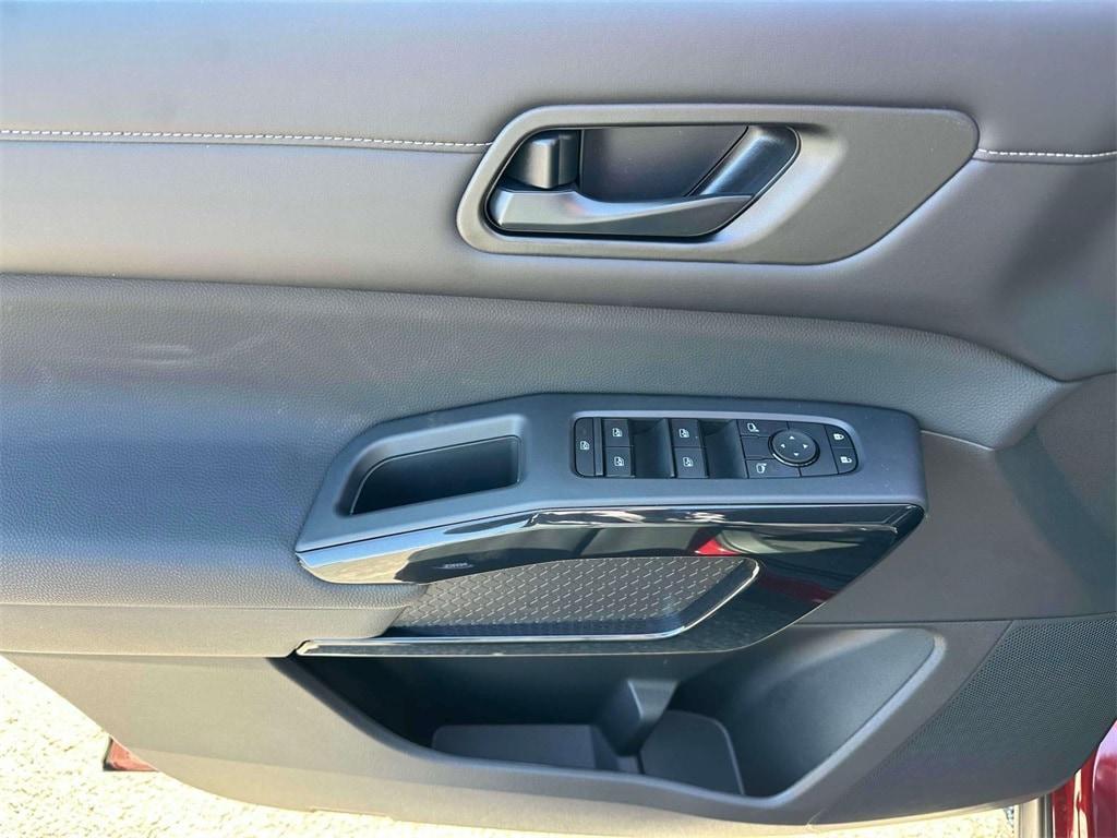 new 2025 Nissan Pathfinder car, priced at $44,870