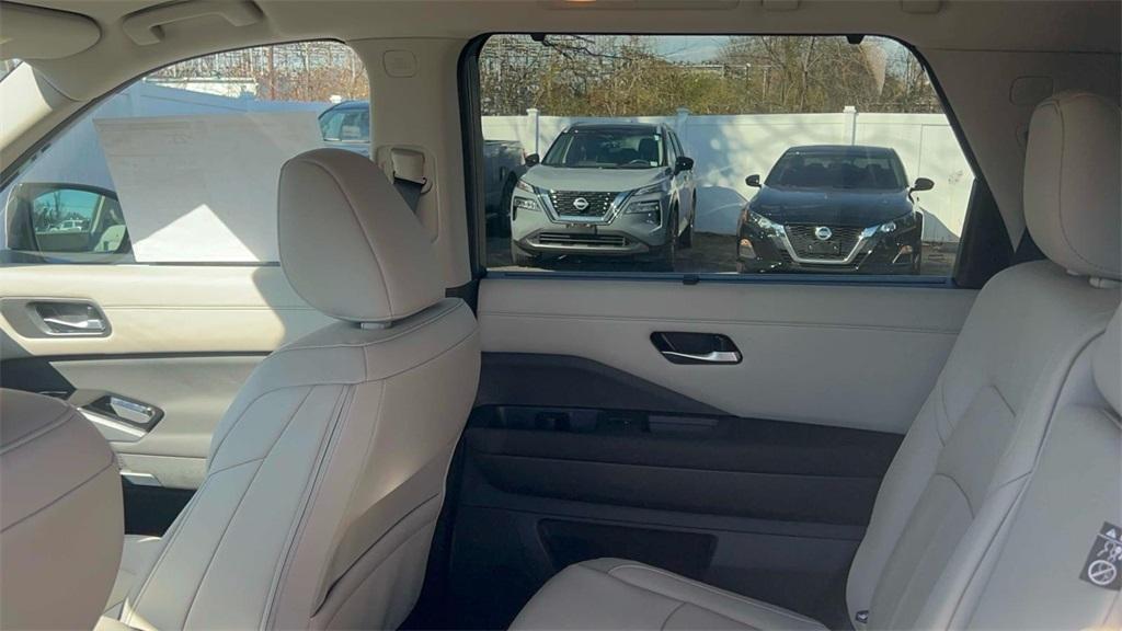 new 2025 Nissan Pathfinder car, priced at $44,770