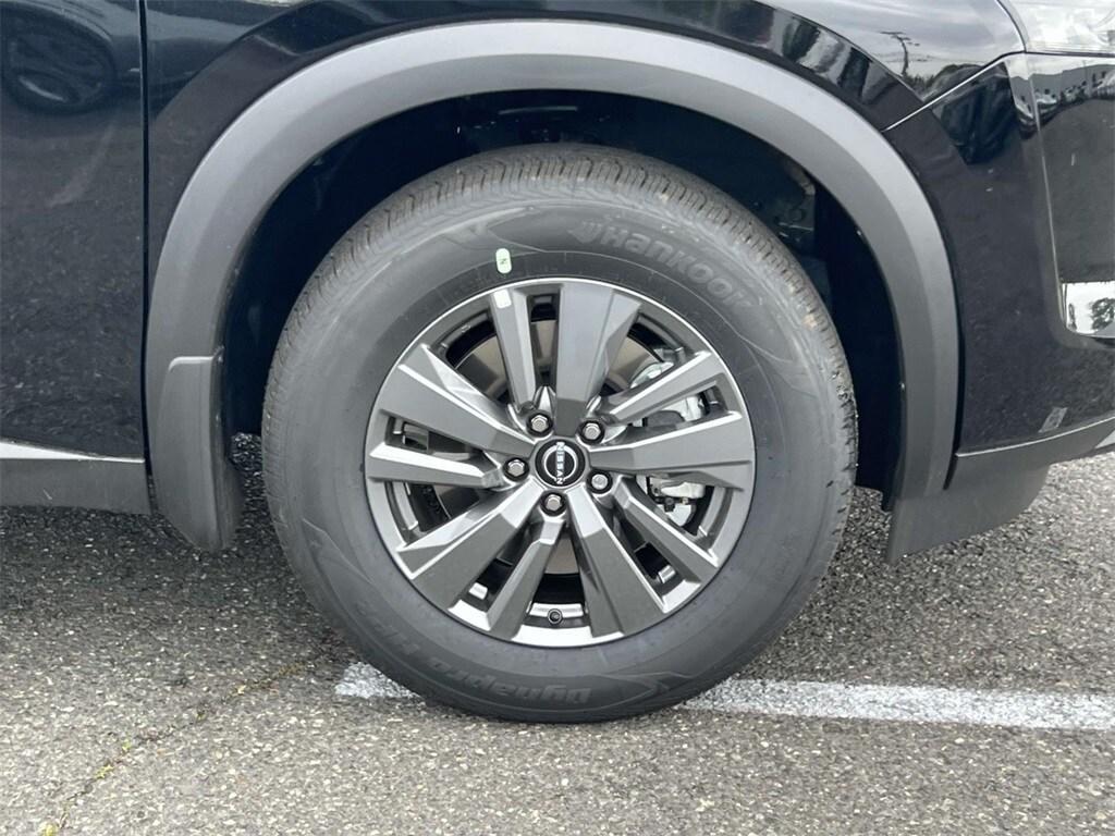new 2025 Nissan Pathfinder car, priced at $40,450