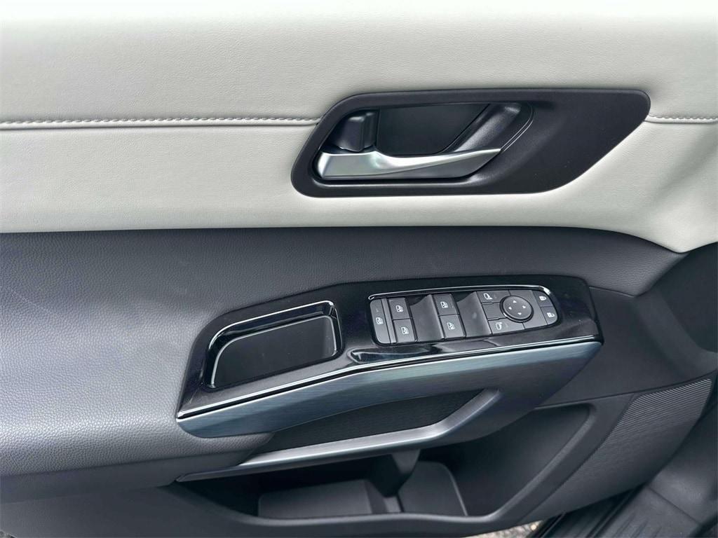 new 2025 Nissan Pathfinder car, priced at $50,300