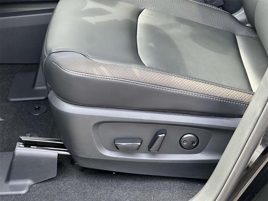 new 2025 Nissan Pathfinder car, priced at $50,600