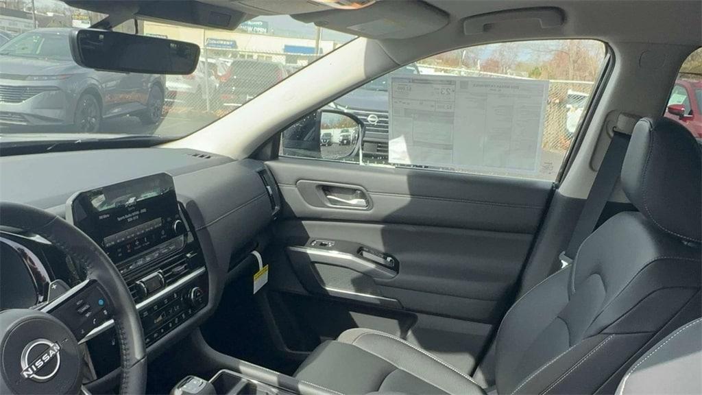new 2025 Nissan Pathfinder car, priced at $47,965