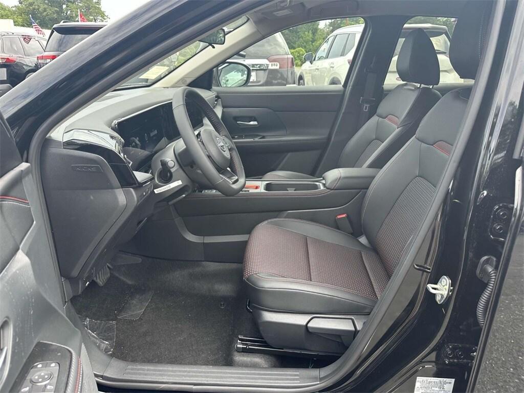 new 2025 Nissan Kicks car, priced at $29,885