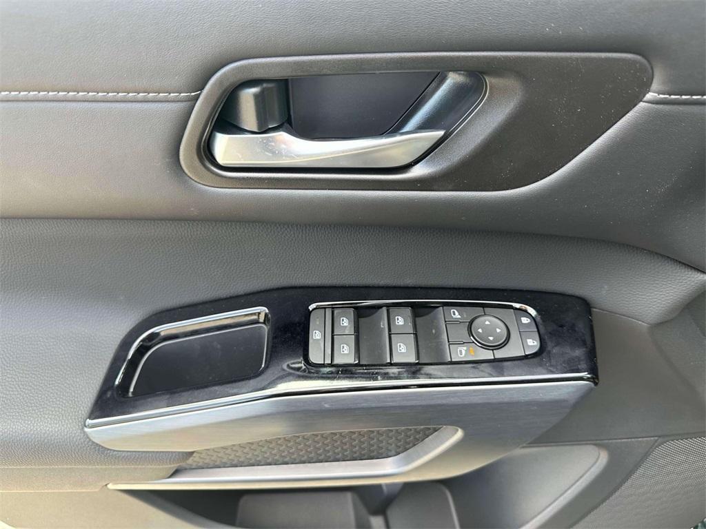 new 2025 Nissan Pathfinder car, priced at $50,300