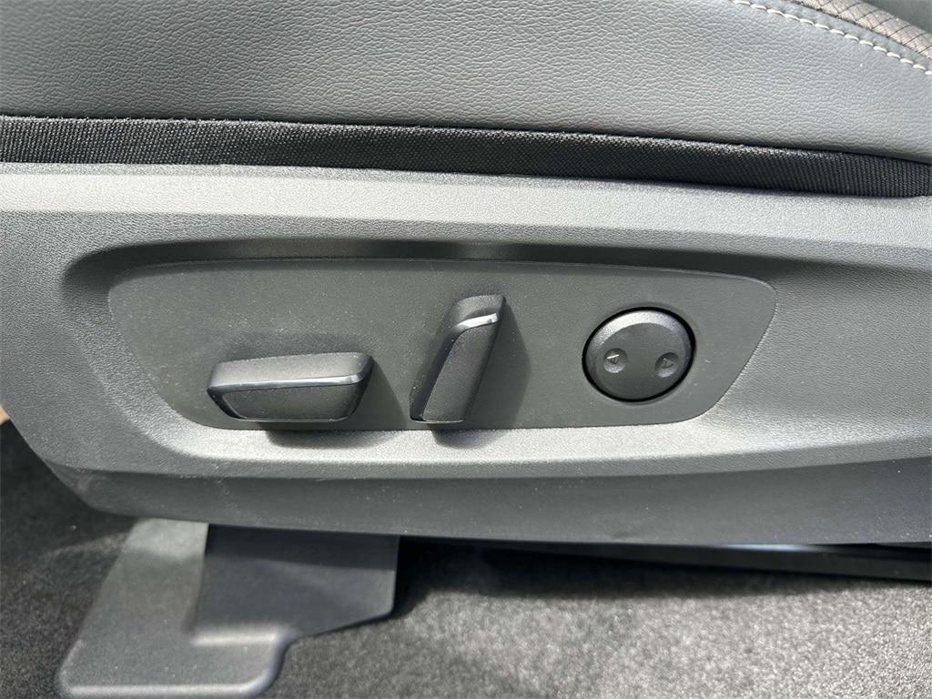 new 2025 Nissan Pathfinder car, priced at $50,300