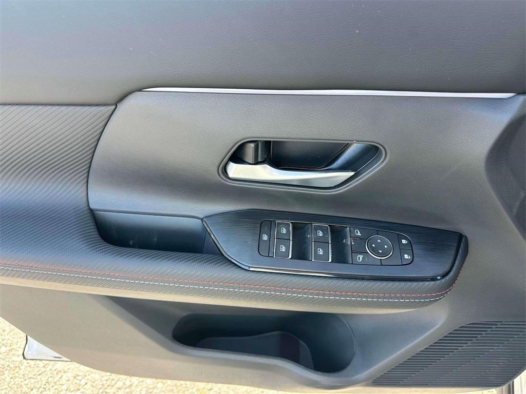 new 2025 Nissan Kicks car, priced at $29,935