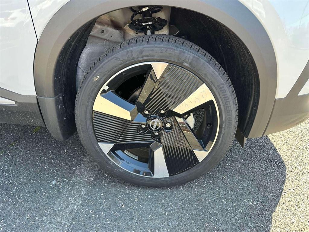 new 2025 Nissan Kicks car, priced at $29,935