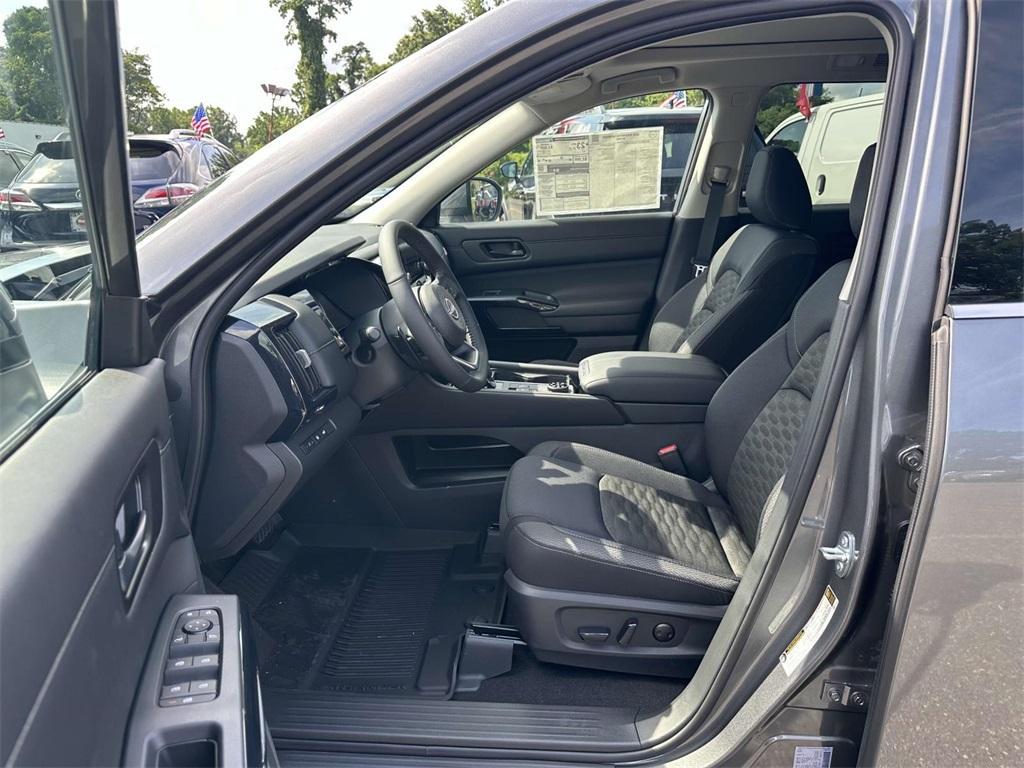 new 2025 Nissan Pathfinder car, priced at $45,865