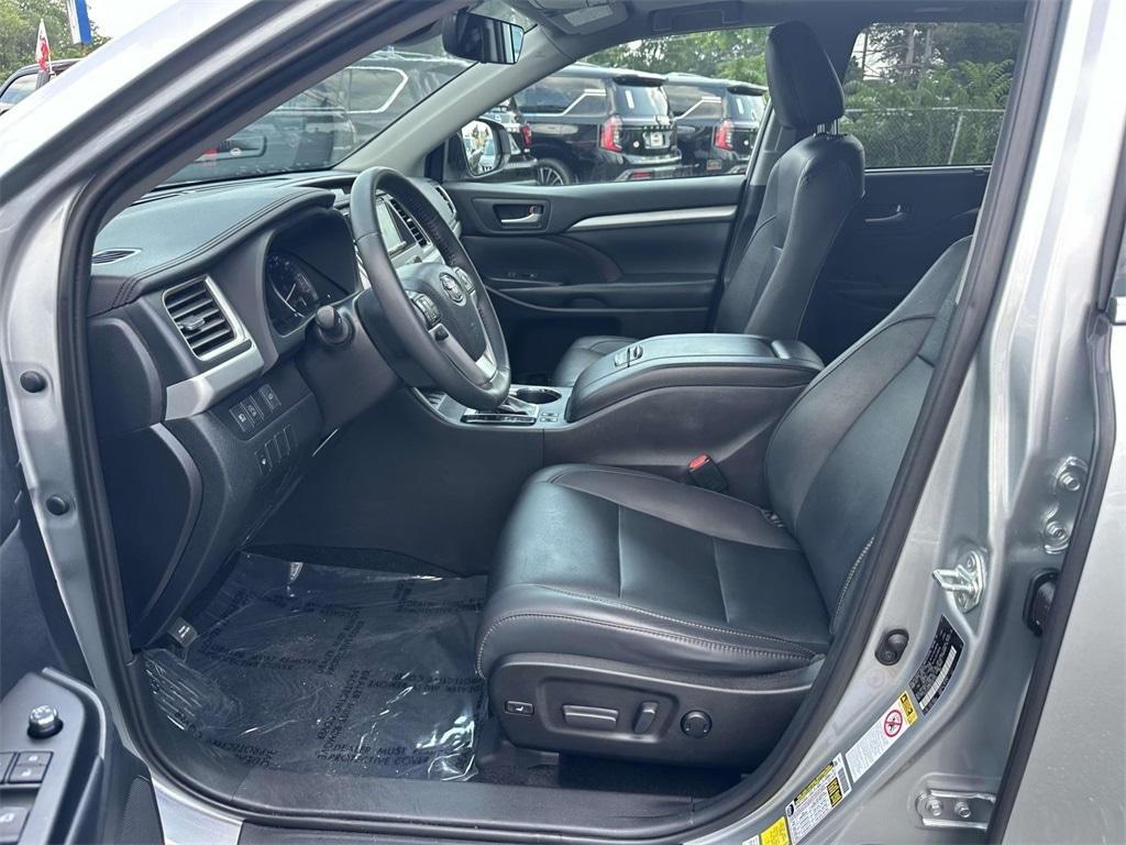 used 2019 Toyota Highlander car, priced at $29,788