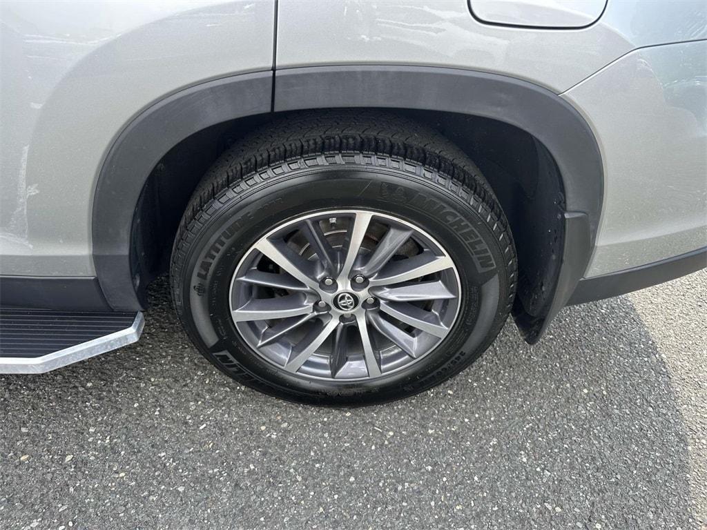 used 2019 Toyota Highlander car, priced at $29,788