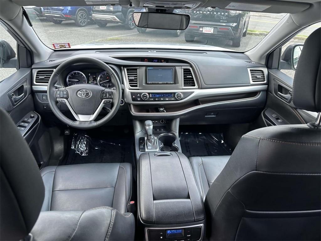 used 2019 Toyota Highlander car, priced at $29,788