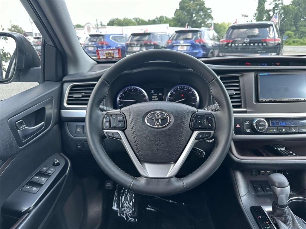 used 2019 Toyota Highlander car, priced at $29,788