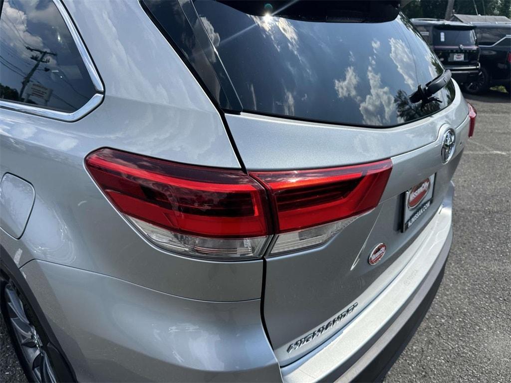 used 2019 Toyota Highlander car, priced at $29,788