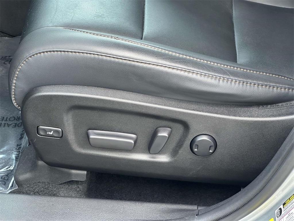 used 2019 Toyota Highlander car, priced at $29,788