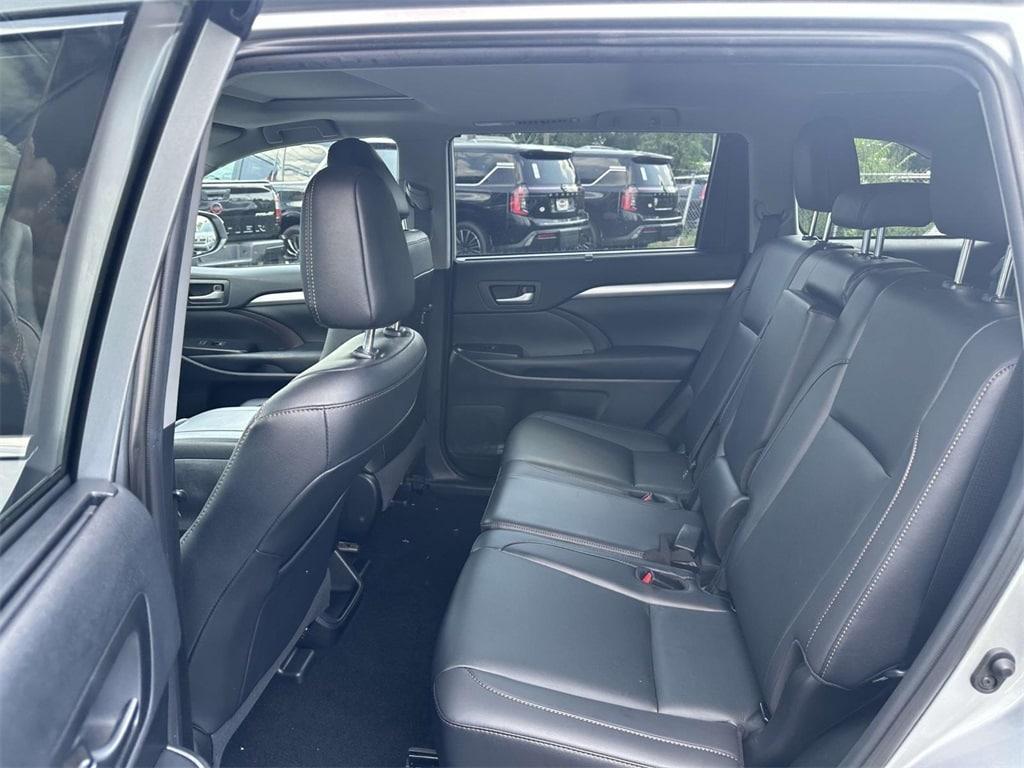 used 2019 Toyota Highlander car, priced at $29,788