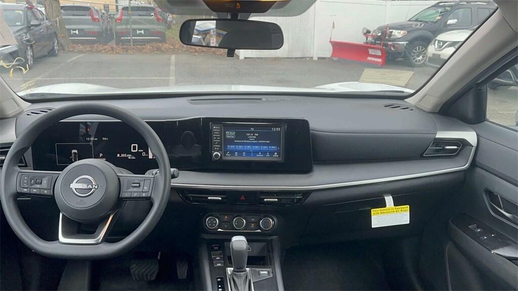 new 2025 Nissan Kicks car, priced at $25,255