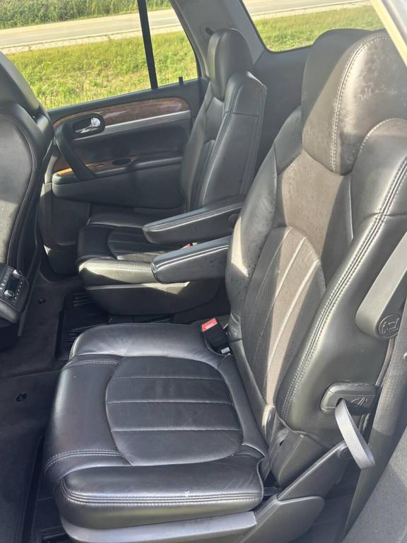 used 2010 Buick Enclave car, priced at $7,000