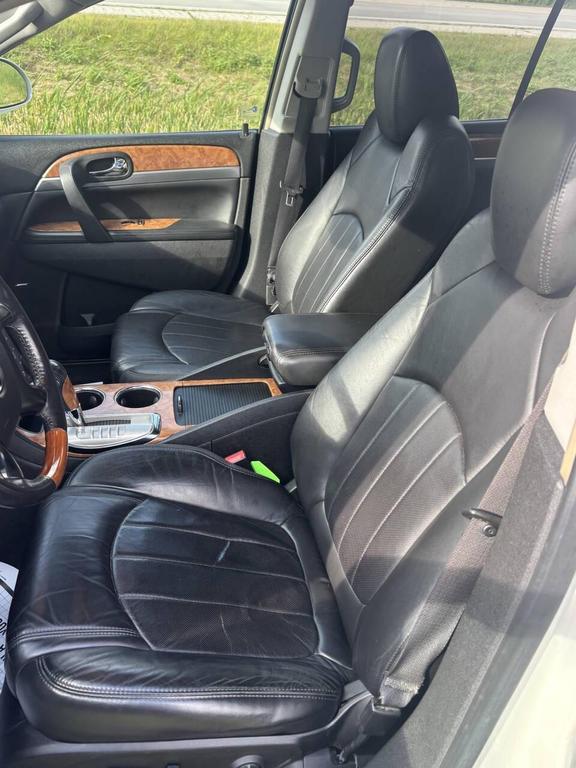 used 2010 Buick Enclave car, priced at $7,000