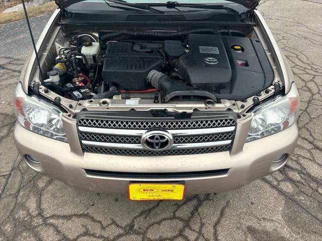 used 2006 Toyota Highlander Hybrid car, priced at $5,000